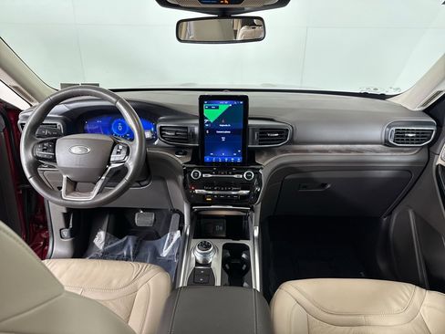 Used 2023 Ford Explorer Platinum w/ Technology Package image 4