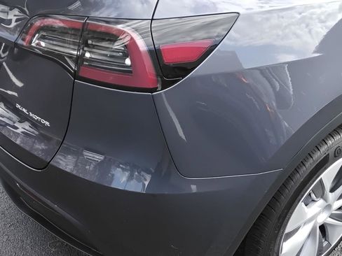 Used 2023 Tesla Model Y AWD image 9