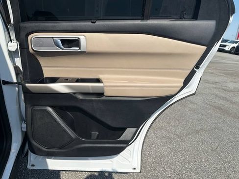 Used 2023 Ford Explorer Limited w/ Equipment Group 301A RWD image 16
