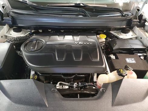 Used 2019 Jeep Cherokee Overland w/ Technology Group AWD/4WD image 23