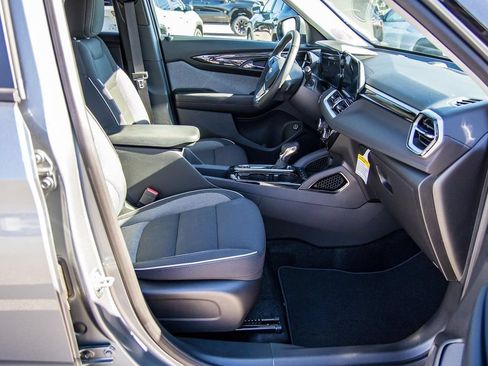 New 2025 Chevrolet TrailBlazer LT w/ Convenience Package FWD image 10