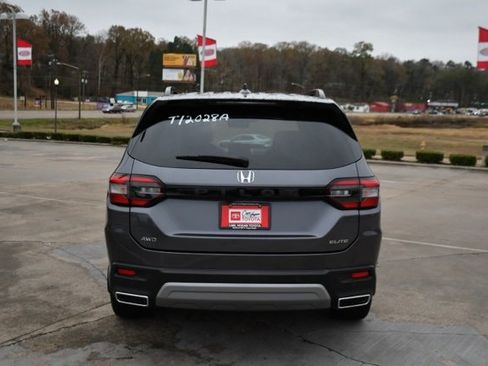 Used 2023 Honda Pilot Elite image 4