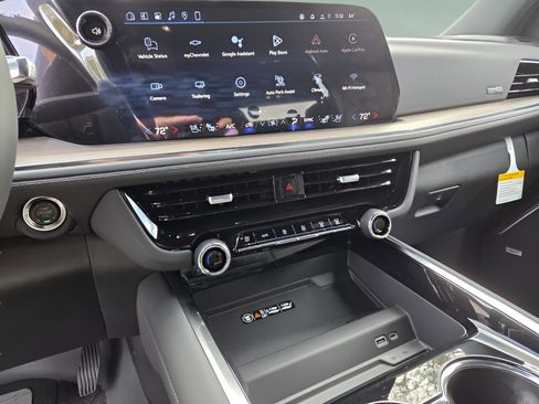 New 2026 Chevrolet Suburban High Country image 16