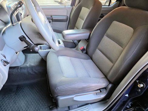 Used 2003 Ford Explorer Sport Trac 2WD image 8
