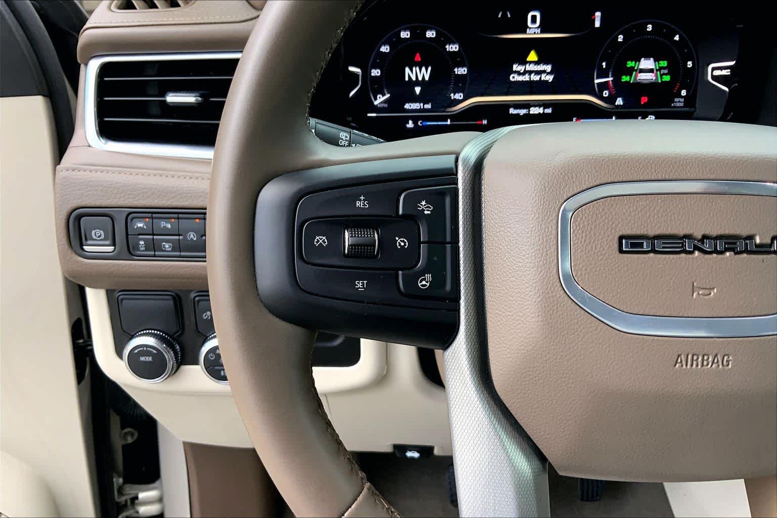 Used 2024 GMC Yukon Denali RWD image 24