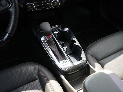 Used 2024 Chevrolet Trax RS w/ Sunroof Package FWD image 25