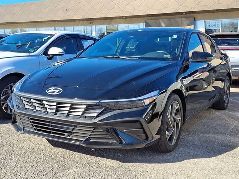 Used 2025 Hyundai Elantra Sport image 1