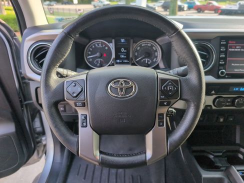 Used 2022 Toyota Tacoma SR5 w/ Technology Package AWD/4WD image 17
