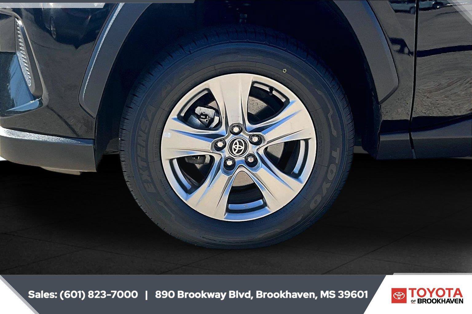 Used 2024 Toyota RAV4 XLE FWD image 7