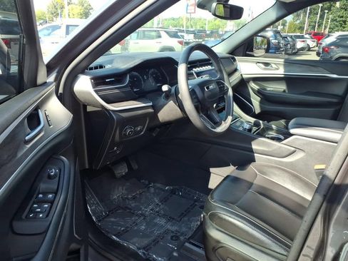 Used 2024 Jeep Grand Cherokee L Limited AWD/4WD image 10