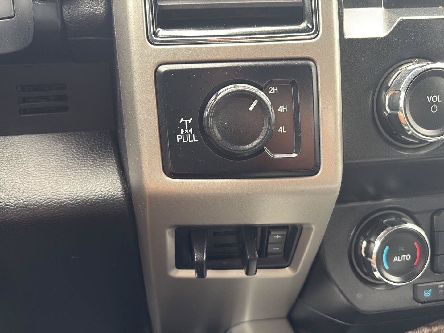 Used 2019 Ford F350 Lariat w/ Chrome Package AWD/4WD image 21