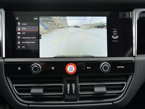 Certified 2026 Porsche Macan AWD/4WD image 30