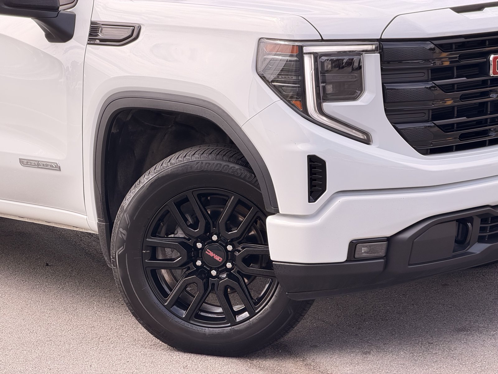 Used 2024 GMC Sierra 1500 Elevation AWD/4WD image 3