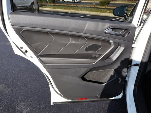 Used 2023 Volkswagen Tiguan SE R-Line image 25