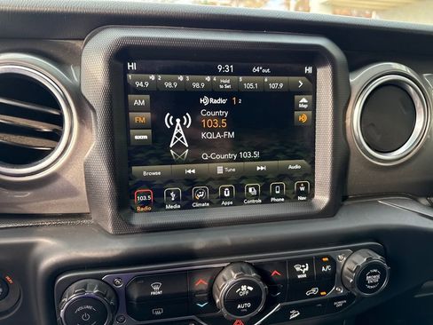 Used 2018 Jeep Wrangler Unlimited Sahara image 18