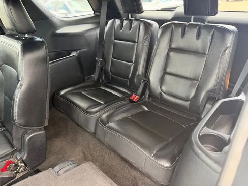 Used 2017 Ford Explorer Limited w/ Equipment Group 301A FWD image 9