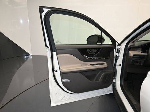 Used 2022 Lincoln Corsair Reserve w/ Elements Package FWD image 10