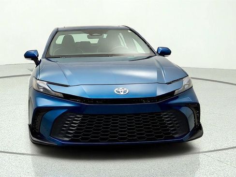Used 2025 Toyota Camry SE w/ Multimedia Upgrade Package FWD image 2