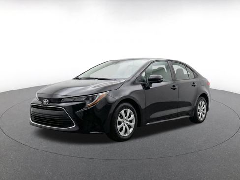 Used 2025 Toyota Corolla LE FWD image 3