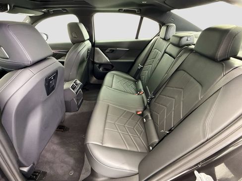 Used 2026 BMW i5 eDrive40 w/ Premium Package RWD image 20