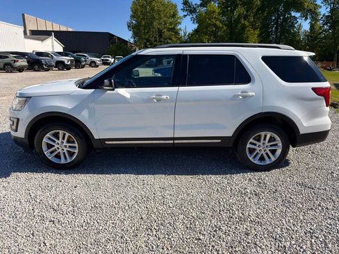 Used 2017 Ford Explorer XLT FWD image 13