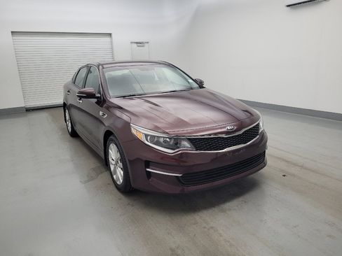 Used 2018 Kia Optima LX w/ 17" Alloy Wheels Package FWD image 13