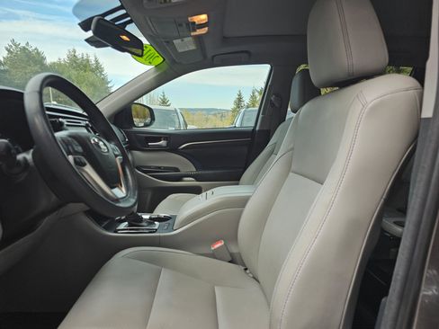 Used 2015 Toyota Highlander Limited Platinum image 24