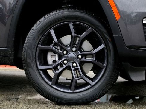 New 2025 Jeep Grand Cherokee L Limited AWD/4WD image 2