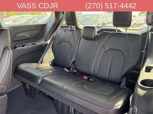 New 2026 Chrysler Pacifica Select image 32