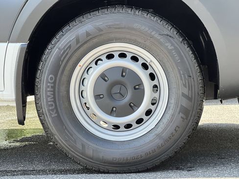 New 2025 Mercedes-Benz Sprinter 2500 image 10