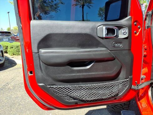 Used 2020 Jeep Wrangler Unlimited Sahara w/ Uconnect 4C Nav & Sound Group image 18