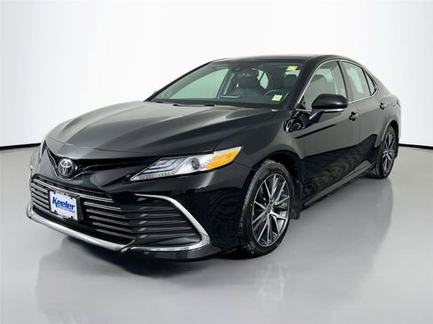Used 2023 Toyota Camry XLE image 2