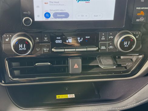 Certified 2025 Toyota Highlander image 17