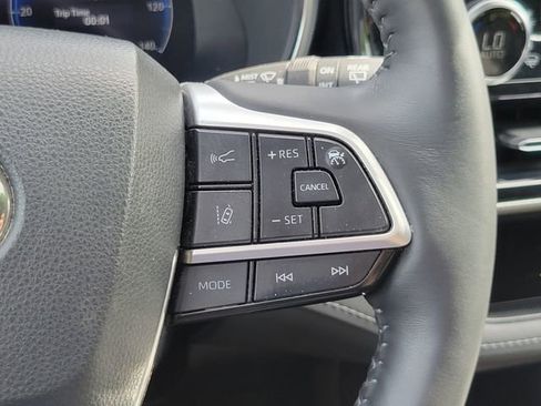 Used 2023 Toyota Highlander Platinum AWD/4WD image 17