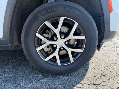 Used 2024 Jeep Grand Cherokee Limited image 10