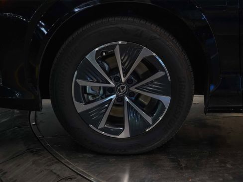 Used 2025 Lexus RZ 300e image 9