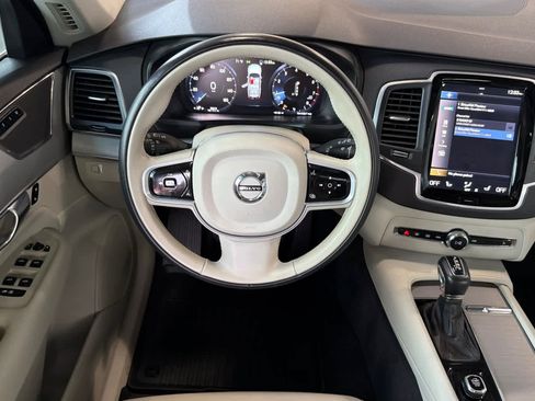 Used 2022 Volvo XC90 T5 Momentum w/ Protection Package image 16