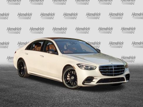 Used 2024 Mercedes-Benz S 580 4MATIC Sedan image 2