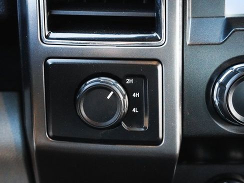 Used 2020 Ford F150 XLT image 25