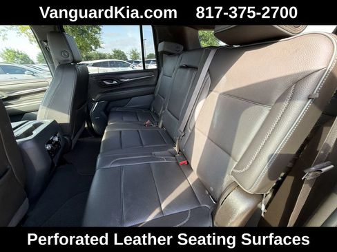 Used 2022 GMC Yukon XL Denali w/ Denali Premium Package AWD/4WD image 28