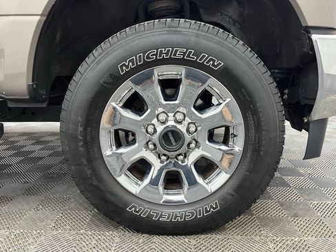 Used 2019 Ford F350 Lariat w/ Chrome Package image 15