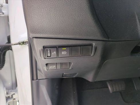 Used 2023 Toyota Corolla Cross XLE w/ Convenience Package FWD image 10