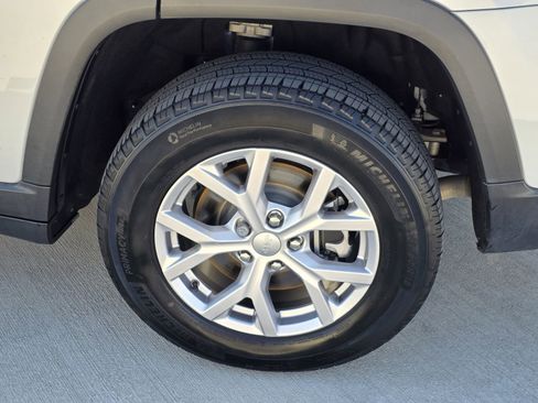 Used 2022 Jeep Grand Cherokee L Limited w/ Luxury Tech Group II image 35