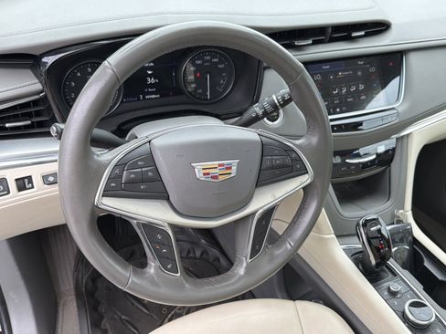 Used 2021 Cadillac XT5 Premium Luxury FWD image 16