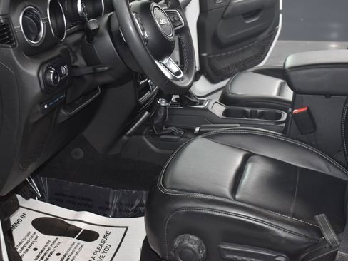 Used 2023 Jeep Wrangler Unlimited Sahara image 12