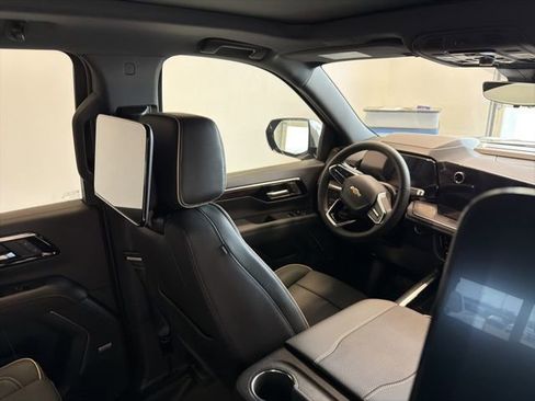 New 2026 Chevrolet Suburban Premier AWD/4WD image 38