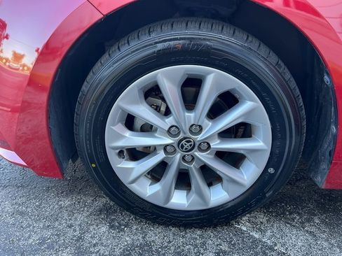 Used 2021 Toyota Corolla LE image 7