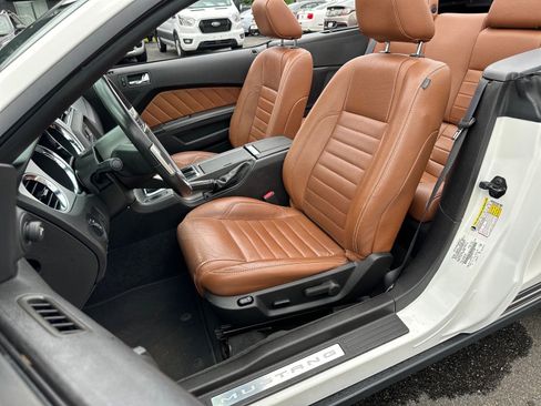 Used 2011 Ford Mustang Premium w/ 201A Rapid Spec Order Code RWD image 21