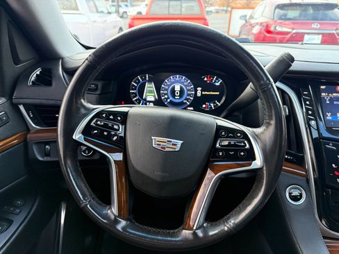 Used 2019 Cadillac Escalade ESV Luxury image 17