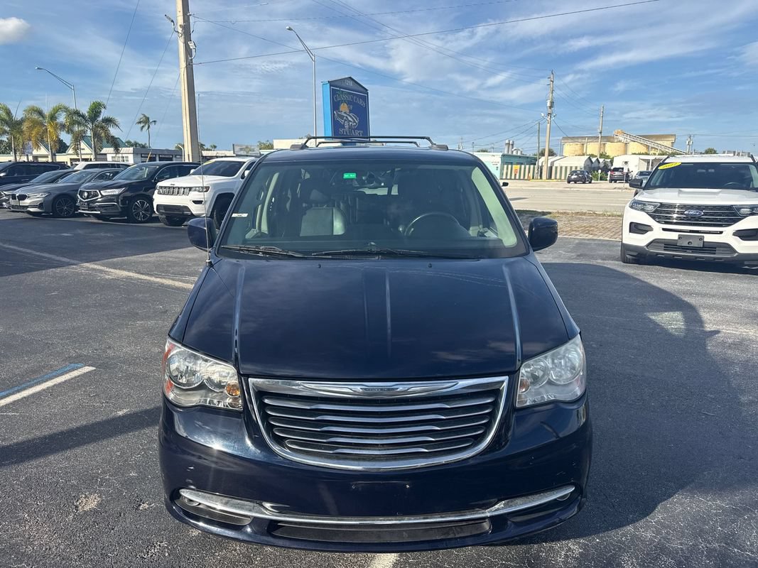 Used 2014 Chrysler Town & Country Touring FWD image 8